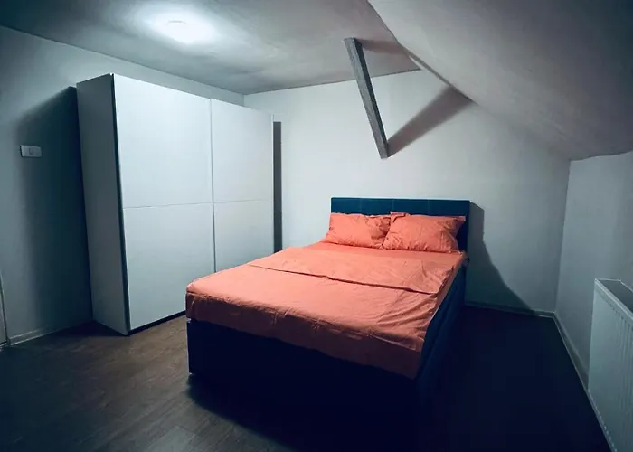 לינה וארוחת בוקר Serbian House 3*